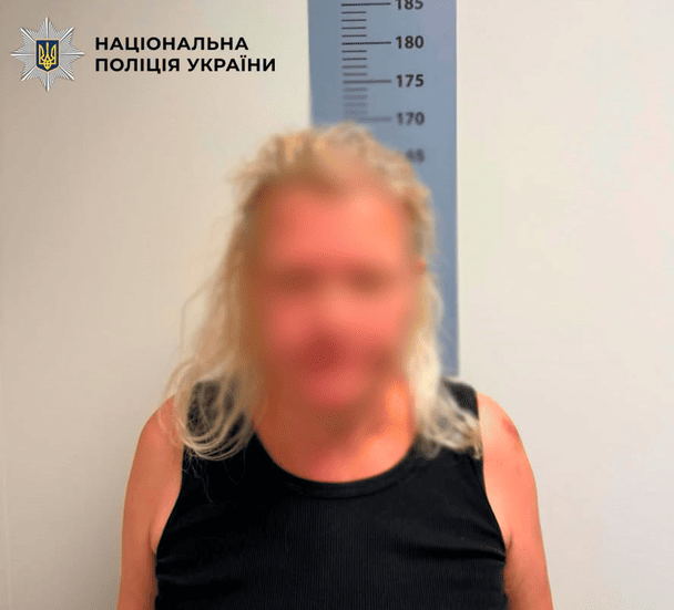 У Києві жінка викинула собаку з четвертого поверху: тварина загинула