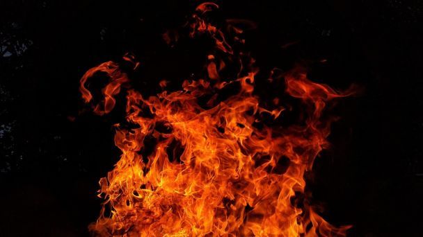 У Харкові російський дрон влучив в АЗС: спалахнула пожежа