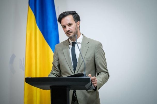 «Люди дуже здивуються»: у МЗС розповіли про таємних постачальників зброї для України