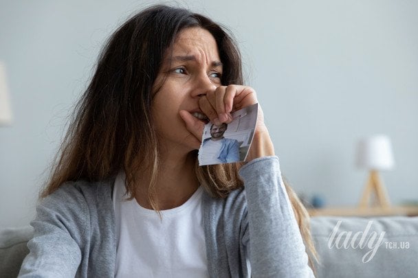 Вдаєте, що все добре, хоча всередині хочеться плакати: до чого призводить придушення емоцій