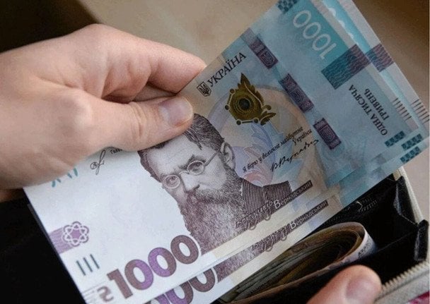 Біля Дніпра незнайомка віддала чоловіку 213 000 гривень: що він зробив