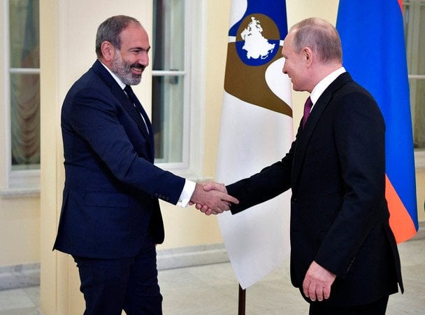 Союзник, що відвернувся від Кремля: Пашинян подав у відставку Союзник, що відвернувся від Кремля: Пашинян подав у відставку