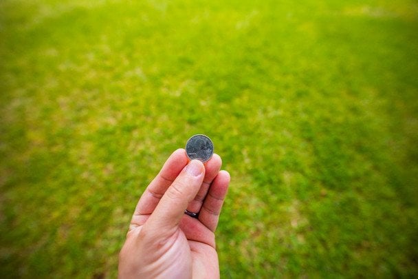 Забудьте про "орел чи решка": які українські відповідники радить філолог