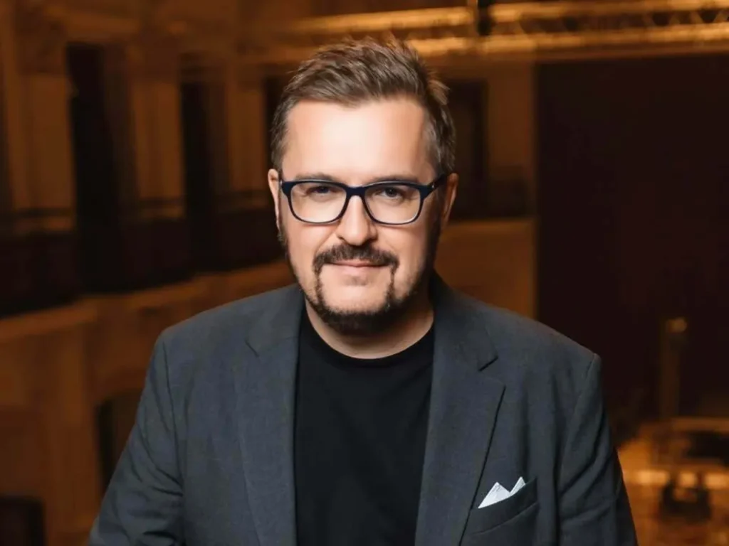"Вони думають, що я якийсь старовір". Олександр Пономарьов розповів про стосунки з доньками й сином "Вони думають, що я якийсь старовір". Олександр Пономарьов розповів про стосунки з доньками й сином