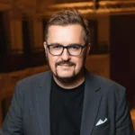 "Вони думають, що я якийсь старовір". Олександр Пономарьов розповів про стосунки з доньками й сином