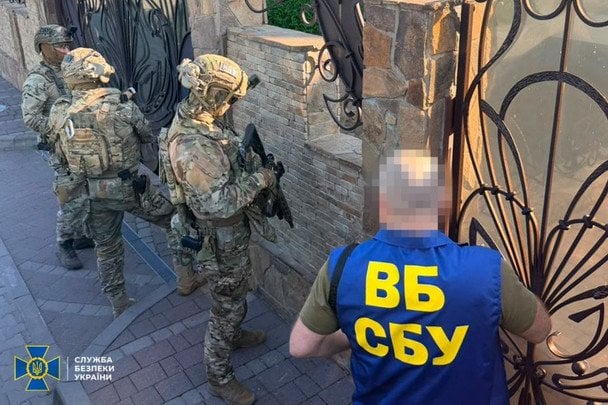 Мільйонні «відкати» на крові бюджету: СБУ викрила топпосадовця Хмельницької ОВА