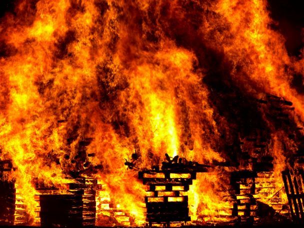 У Мелітополі пролунала серія вибухів: повідомляють про атаку дронів і перебої зі світлом