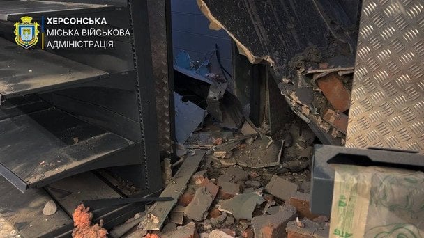 Російський дрон влучив у супермаркет у центрі міста — що відомо про наслідки (фото)