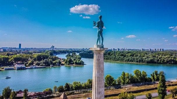 Країна без моря стала туристичним хітом: чому мандрівники масово їдуть сюди Країна без моря стала туристичним хітом: чому мандрівники масово їдуть сюди