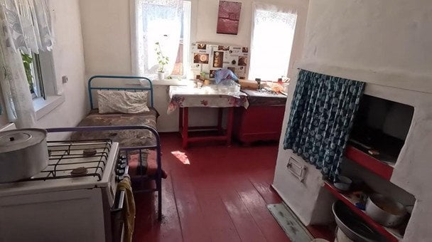 Сім’я купила стару хату в селі за 40 тисяч грн і здивувала її виглядом за два роки Сім’я купила стару хату в селі за 40 тисяч грн і здивувала її виглядом за два роки