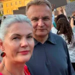 Садовий святкує срібне весілля і показав себе в обіймах красуні-дружини. У чому секрет їхнього шлюбу