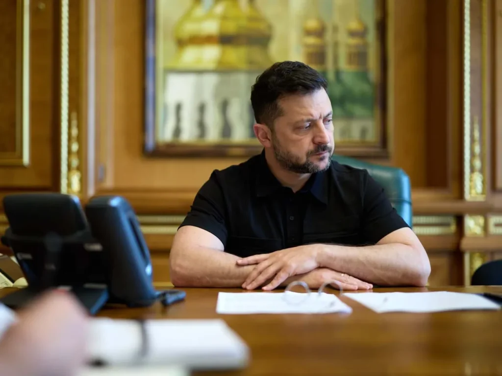 48-річний Зеленський узяв штангу на груди. Скільки разів він зміг її підняти. Відео