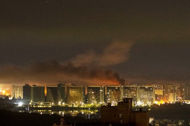 У Києві прогриміли нові вибухи, на місто після ракетної атаки ще летять цілі