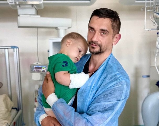Нога почала синіти, а температура підскочила до 40 °C: змія вкусила дворічну дитину на Київщині Нога почала синіти, а температура підскочила до 40 °C: змія вкусила дворічну дитину на Київщині