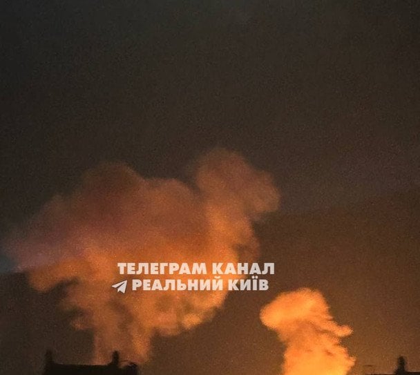 У Києві після падіння уламків ракети у п’ятиповерхівці заблоковані люди