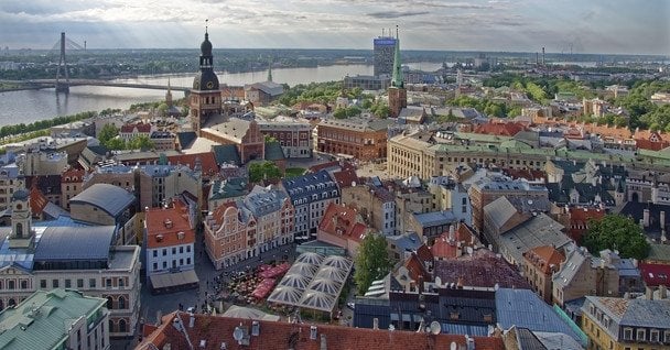 У Латвії оголосили повітряну тривогу, а Фінляндія раптово закрила небо: що відбувається