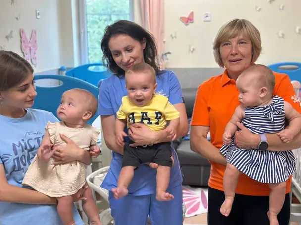 Покинута в лікарні трійня та понад 140 вихованців: "Місто добра" терміново шукає волонтерів (відео) Покинута в лікарні трійня та понад 140 вихованців: "Місто добра" терміново шукає волонтерів (відео)