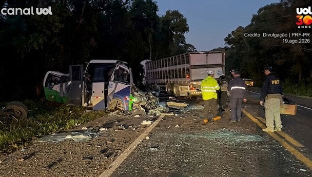 Тіла неможливо впізнати: водій вантажівки вилетів на зустрічну і розтрощив медичний мікроавтобус