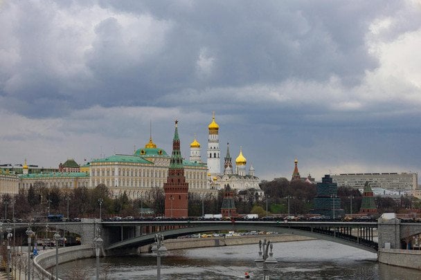 У Росії забили на сполох: кремлівський економіст попередив про кризу і визнав програш Україні