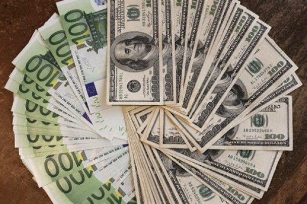 Курс валют на 3 серпня: скільки коштують долар, євро і злотий