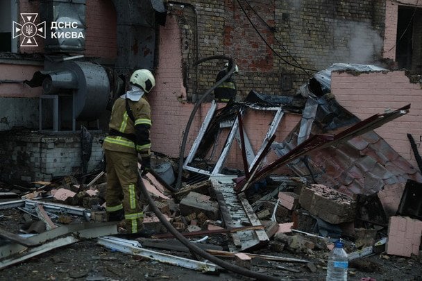 Атака РФ на Київ: що відомо про загиблих, постраждалих і руйнування станом на цю годину (фото) Атака РФ на Київ: що відомо про загиблих, постраждалих і руйнування станом на цю годину (фото)