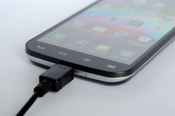 Дві функції Android непомітно "з’їдають" заряд смартфона вночі: як їх знайти і вимкнути