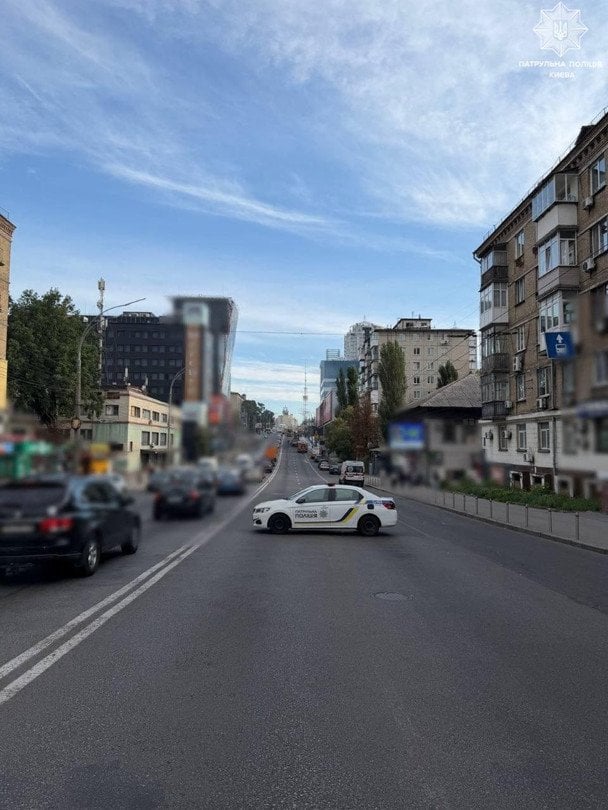 Вогонь вирував всю ніч: у Києві масштабна пожежа, рух транспорту перекрито — перші деталі (відео)