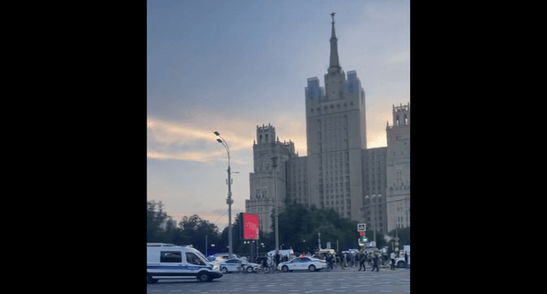Частини тіл лежать на вулиці: у центрі Москви пролунав вибух у ресторані, де начебто "відпочивали генерали"