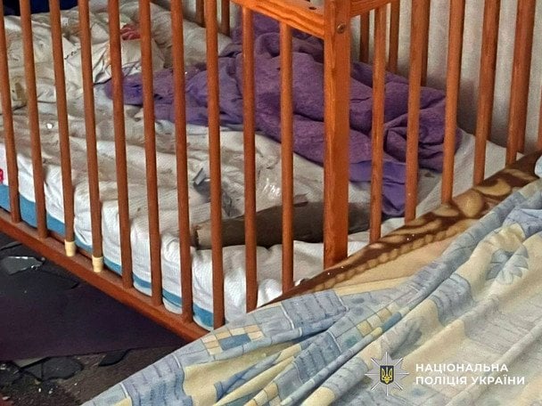 Російський дрон влучив у ліжечко дворічного хлопчика в Херсоні: що з малюком Російський дрон влучив у ліжечко дворічного хлопчика в Херсоні: що з малюком