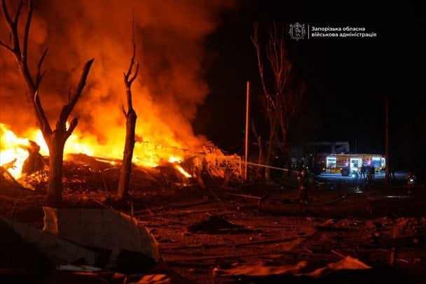 Кількість постраждалих у Запоріжжі зросла до 20, є загиблі: що відомо про наслідки атаки РФ (фото, відео)
