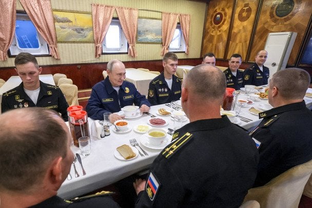 Путін приїхав на Курили у знаковий момент: у ЗМІ дізналися про три головні цілі його візиту, які дивують Путін приїхав на Курили у знаковий момент: у ЗМІ дізналися про три головні цілі його візиту, які дивують