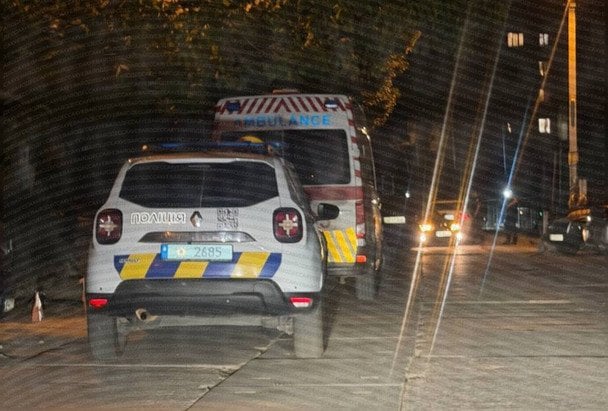 "Не виходьте з квартир": в Одесі чоловік влаштував стрілянину та вбив власних батьків