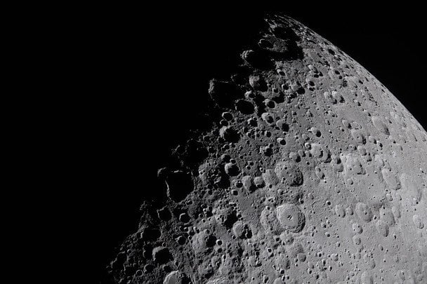 Апарат SpaceX на повному ходу врізався в Місяць: наслідки здивували навіть учених