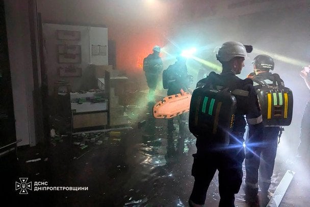У Кривому Розі з-під завалів ТЦ дістали тіло ще однієї людини: кількість загиблих зросла до 16