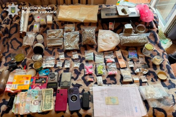 Перевтілювався у "Ельвіру" та пригощав психотропами: у Києві перед судом постане організатор тематичних вечірок (фото)