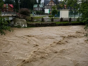 Що відбувається в Буковелі після сильного дощу. Відео