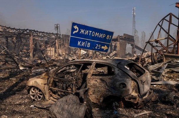 Трагедія у Милі на Київщині набирає моторошних масштабів: кількість загиблих знову зросла — Зеленський Трагедія у Милі на Київщині набирає моторошних масштабів: кількість загиблих знову зросла — Зеленський