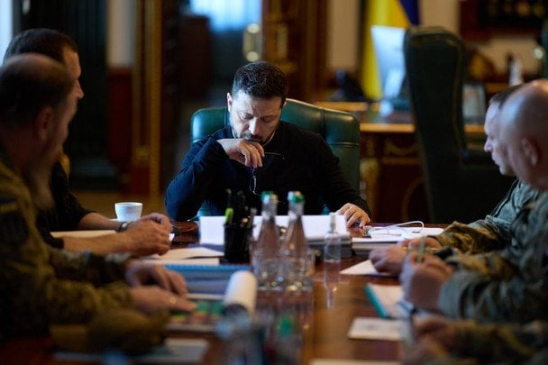В армії готують кадрові зміни: Зеленський розповів про нові рішення В армії готують кадрові зміни: Зеленський розповів про нові рішення