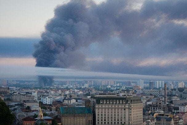 Зранку Росія атакує Київ: лунають вибухи