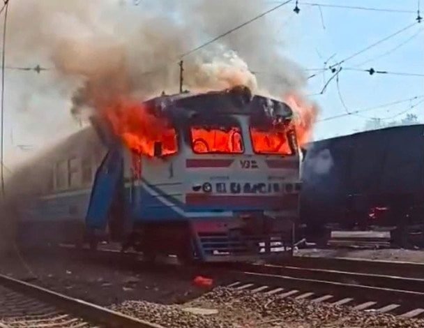 Росіяни атакували електропоїзд: загинула пасажирка, є поранені