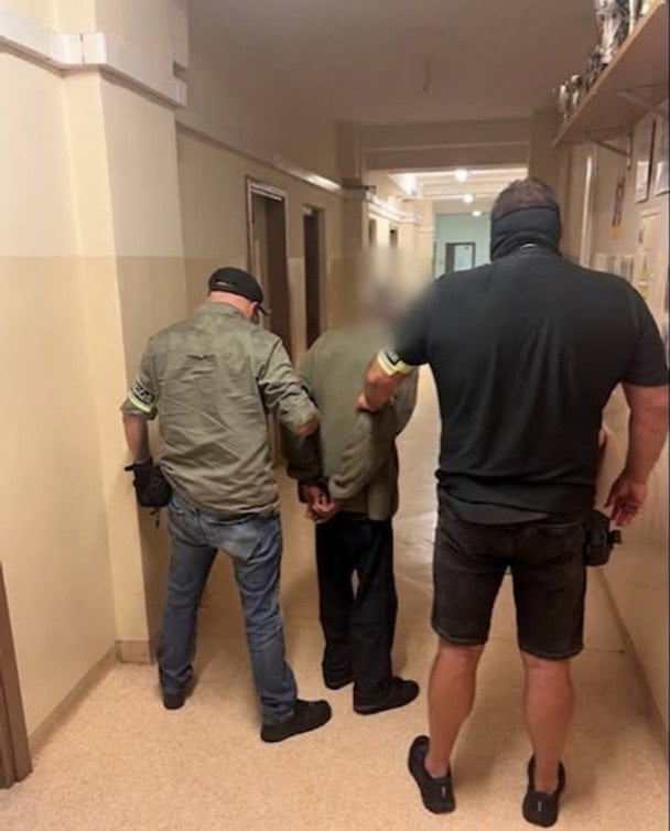 Побив палицею по голові: у Польщі затримали чоловіка, який напав на українку