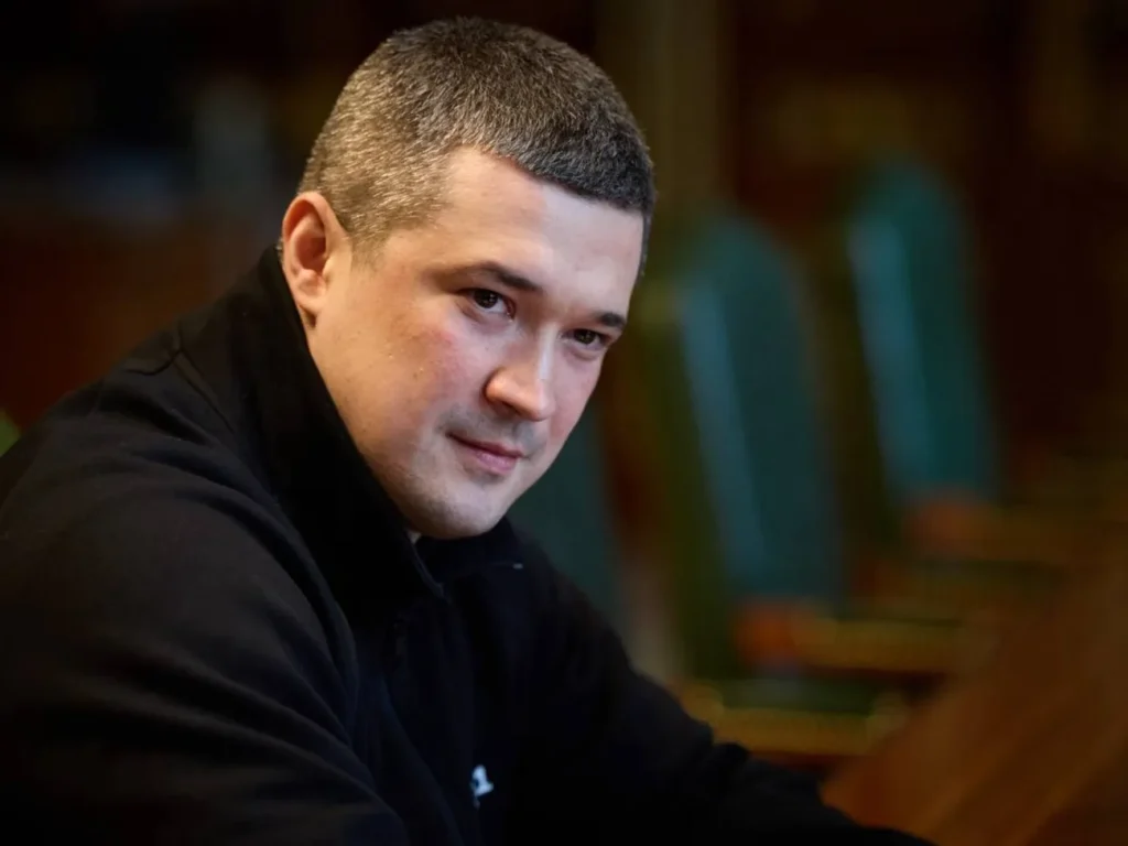 Федоров показав смс із п'яти слів, яке одержав пізно ввечері на тлі протестів. Фото Федоров показав смс із п'яти слів, яке одержав пізно ввечері на тлі протестів. Фото