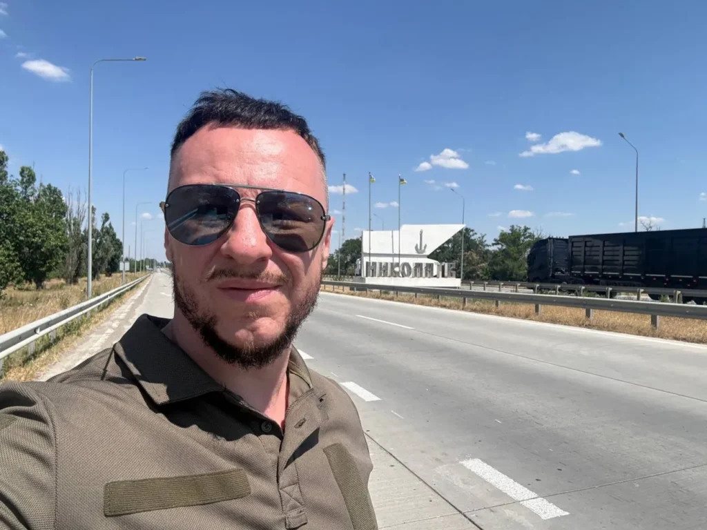 "Місто на хвилі". Фотограф Ревуцький показав справжнє життя прифронтового Миколаєва