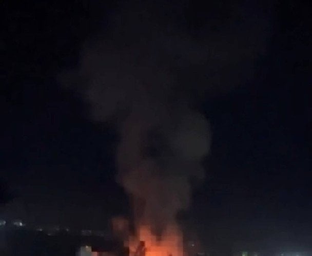 Росія вдарила по великому місту ввечері: є поранені, спалахнула масштабна пожежа