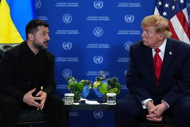 Трамп запропонував Зеленському зустрітися з Путіним у Москві: що відповів президент
