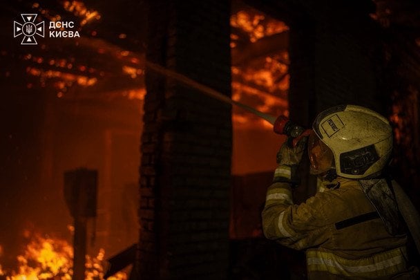 Київ знову атакують дрони: кількість постраждалих зросла — нові дані