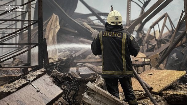 Страшна трагедія на Фастівщині: внаслідок атаки РФ загинули мама та двоє маленьких дітей Страшна трагедія на Фастівщині: внаслідок атаки РФ загинули мама та двоє маленьких дітей