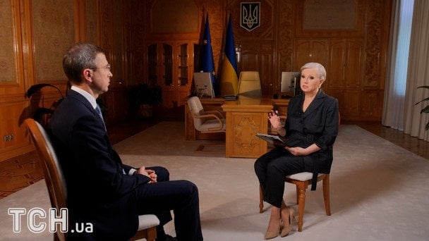«Дороги та культура — на паузу»: уряд пояснив,  звідки платитиме військовим
