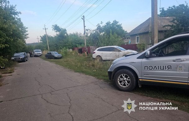 Працівник ТЦК зніс своїм авто дворічну дитину і втік: деталі та фото