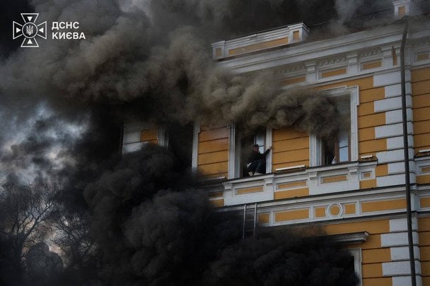 «Тільки взявся за чашку — і тут вибух»: очевидець розповів про удар реактивного дрона по президії НАН у Києві
